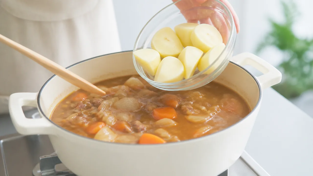 カレーのじゃがいもが煮崩れしない方法は？切り方と入れるタイミング