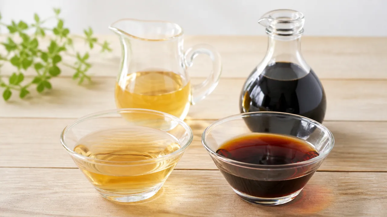 三杯酢と黒酢の違いは?味・原料・使い分けをわかりやすく解説