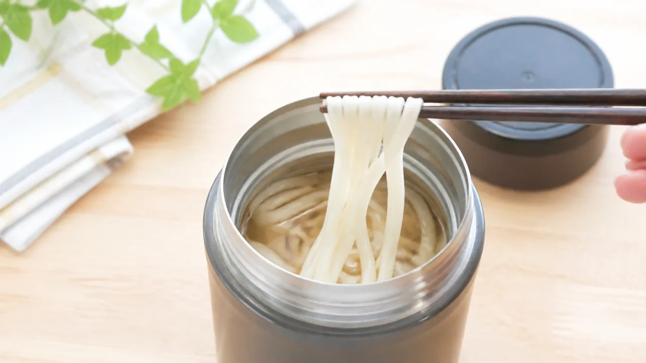 スープジャーにうどんを入れたままで大丈夫?のびにくい持ち運び方